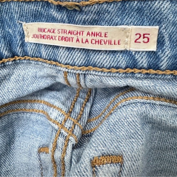 Levi’s Ribcage Straight Ankle Jeans Distressed Cropped size 25 Light Wash - Picture 10 of 12